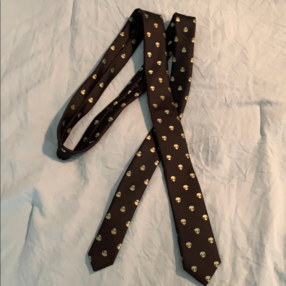 Alien tie